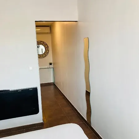 酒店 Le Provencal 纳博讷普拉日