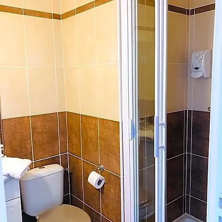 Le Provencal מלון 2*